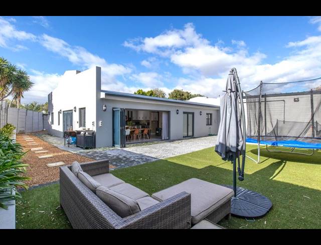 3 BEDROOM PROPERTY TO RENT IN CONSTANTIA